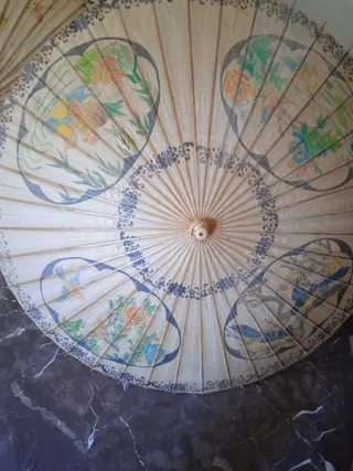 Dos paraguas decorados