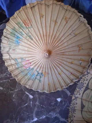 Dos paraguas decorados