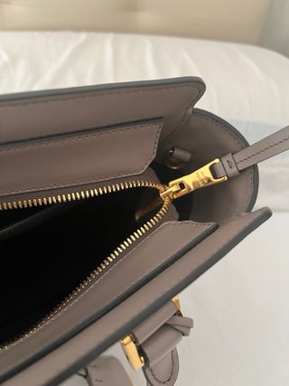 Borsa Prada grigia e oro