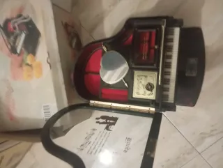 Bonito piano joyero con caja