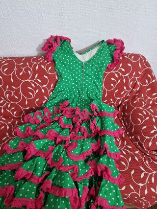 Traje de flamenca verde con lunares blancos 