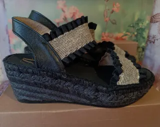 Sandalias Juncal Aguirre Cuña Negro Dorado