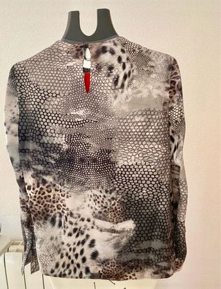 Blusa Roberto Verino estampado animal print