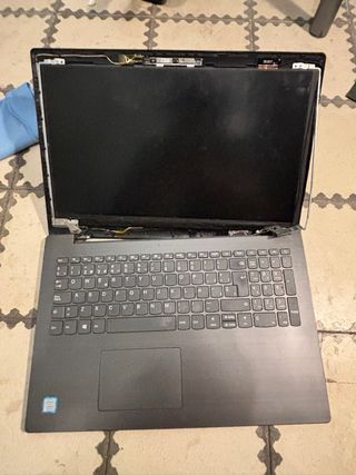 Portátil Roto Gris y Azul