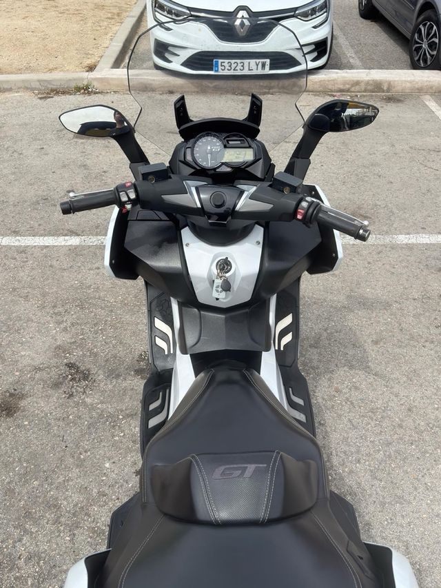 BMW C 650 GT 2016 - 47.000 km Blanca y negra