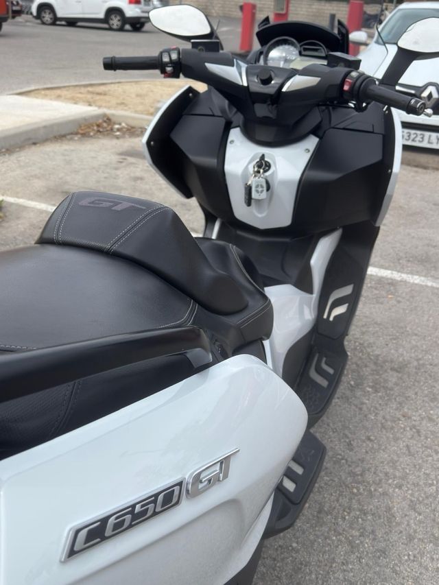 BMW C 650 GT 2016 - 47.000 km Blanca y negra