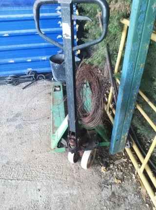 Transpaleta manual verde