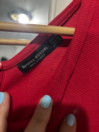 Mono rojo manga corta y pantalón corto