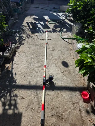 Caña de pescar con carrete