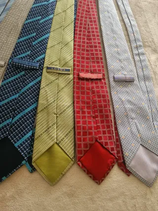 Corbatas LOEWE varios colores 15€ cada una