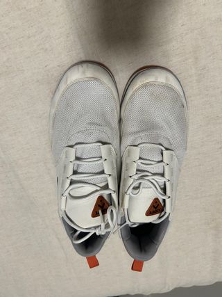 Zapatillas Lacoste Blancas y Grises