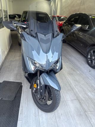 Yamaha TMAX 560 2022