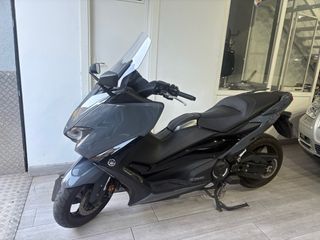 Yamaha TMAX 560 2022