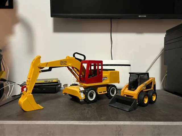 Bruder Escavatore Liebherr e Bobcat