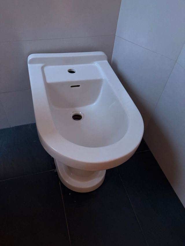 Bidé de porcelana blanco