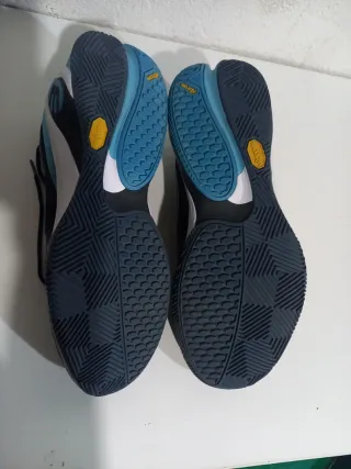 Zapatillas Bullpadel Negras y Azules