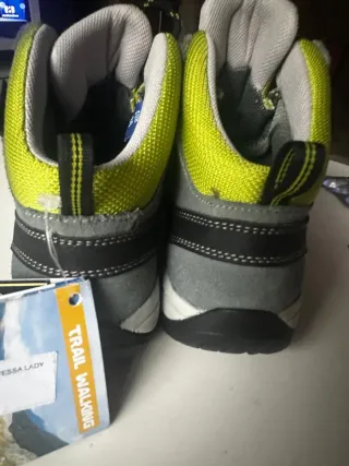 Botas de montaña Bestard grises y verdes