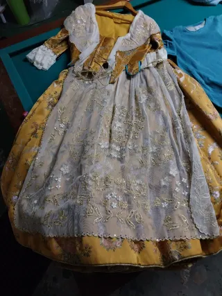 Traje de Fallera Valenciano Dorado