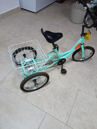 Triciclo infantil color turquesa