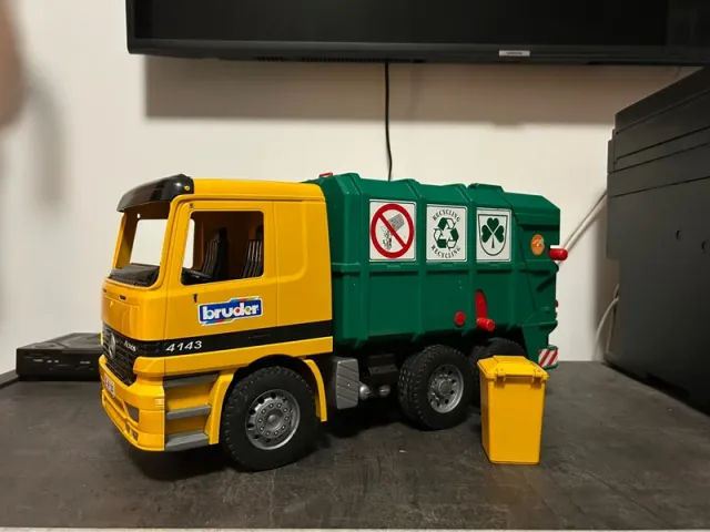 Bruder Camion Immondizia Mercedes Actros