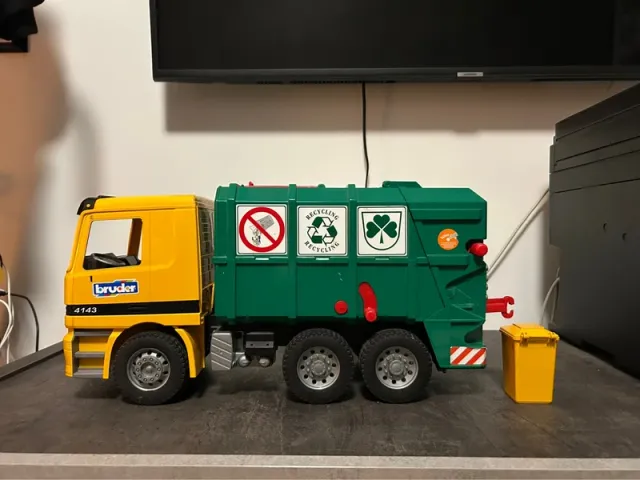 Bruder Camion Immondizia Mercedes Actros