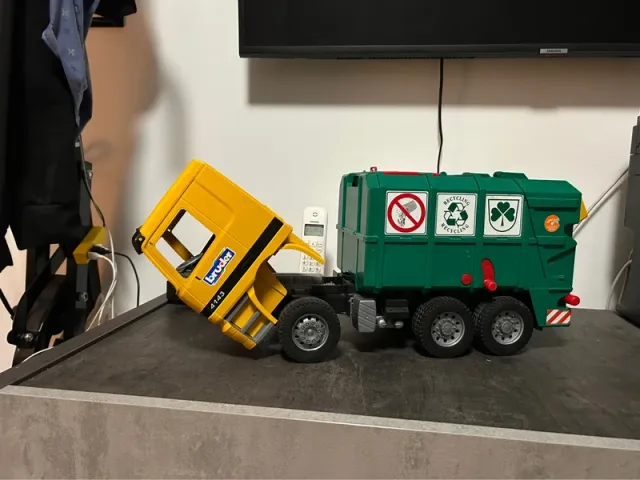 Bruder Camion Immondizia Mercedes Actros