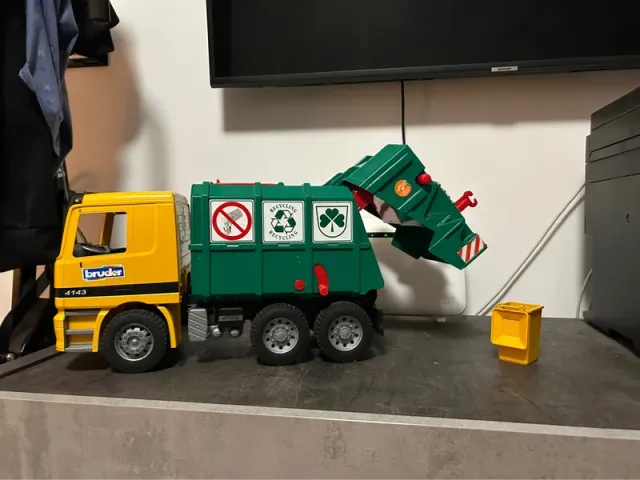 Bruder Camion Immondizia Mercedes Actros