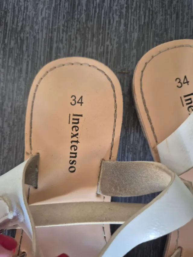 Zapatos de piel dorados