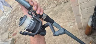 Caña de pescar con carrete nueva