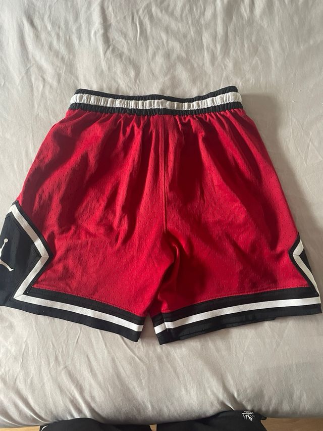 Pantalones cortos Jordan rojos y negros