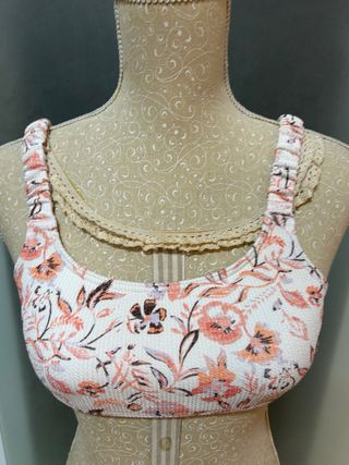Top de bikini floral blanco y naranja