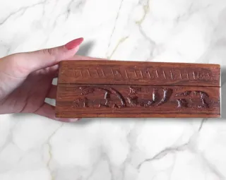 Scatola in legno intagliato floreale