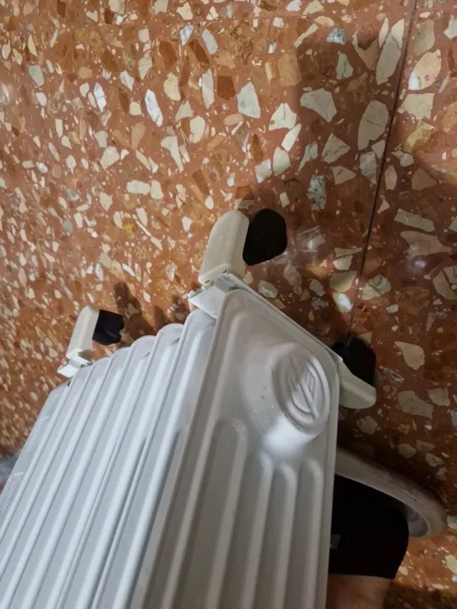 Radiador 1500w con sistema antivuelco