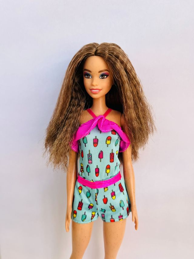 Muñeca Barbie Fashionista con pecas
