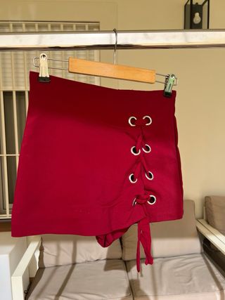 Falda pantalón corta burdeos Stradivarius