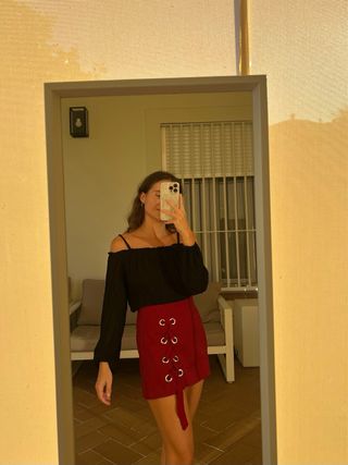 Falda pantalón corta burdeos Stradivarius
