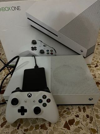 Xbox One S bianca con volante Xbox