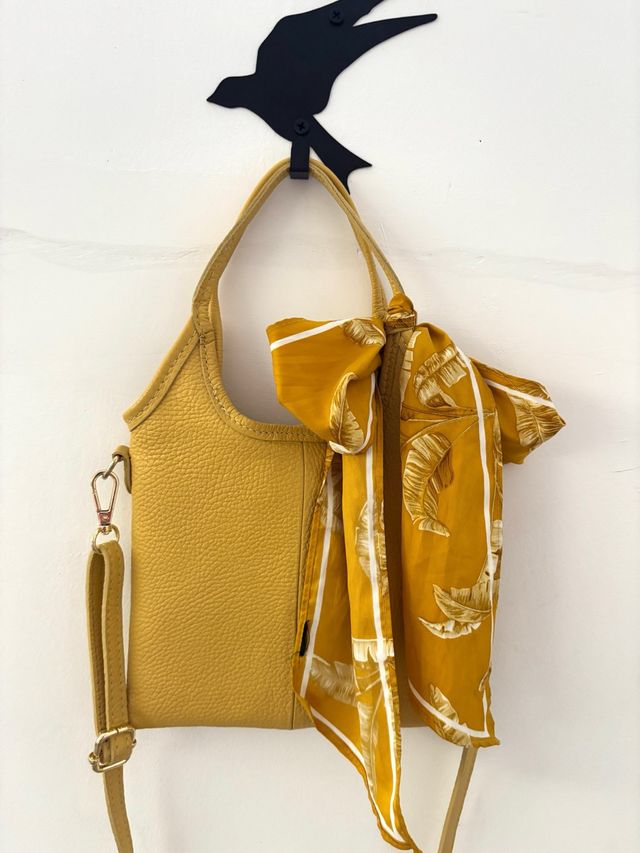 Bolso de piel natural color dorado