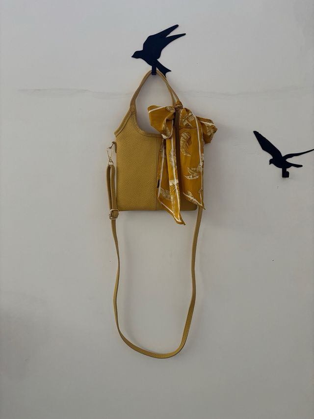 Bolso de piel natural color dorado