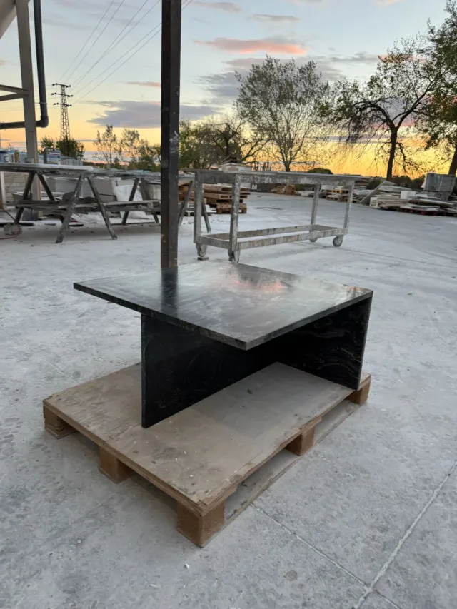 Mesa de granito negro