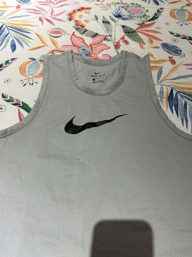 Camiseta sin mangas Nike Dri-FIT Gris M