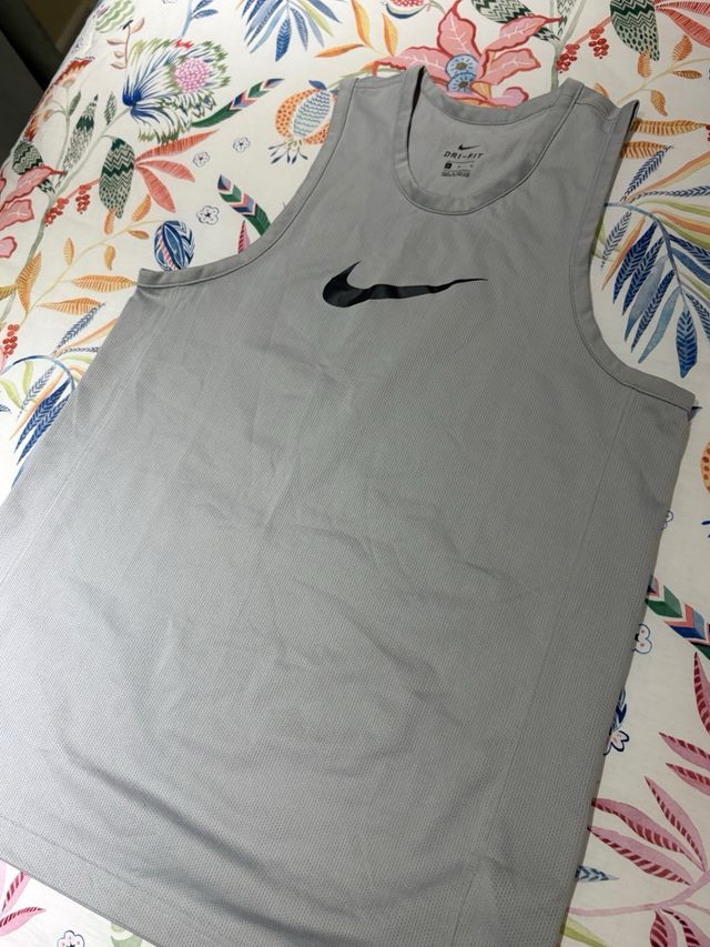 Camiseta sin mangas Nike Dri-FIT Gris M