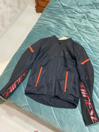 Chaqueta Dainese Negra con Detalles Rojos Talla L