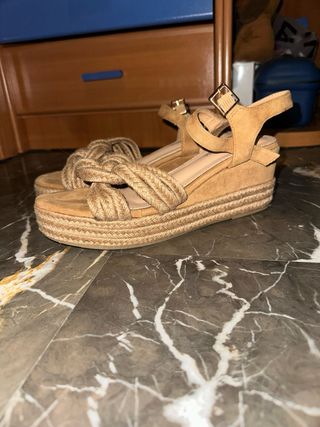 Sandalias cuña esparto beige y marrón