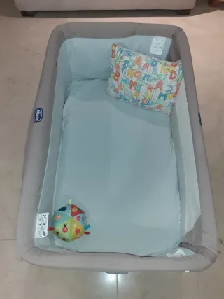 Cuna de bebé Chicco (Incluye colchón y funda)