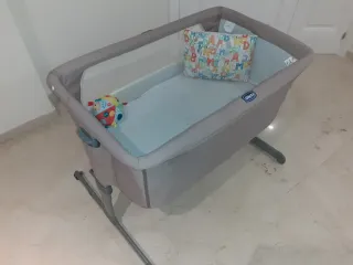 Cuna de bebé Chicco (Incluye colchón y funda)
