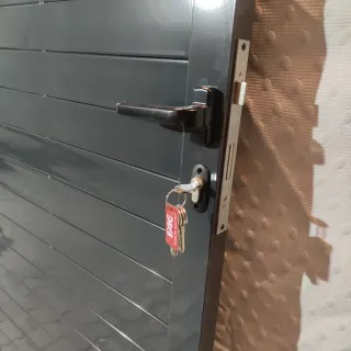 Puerta de acero acorazada