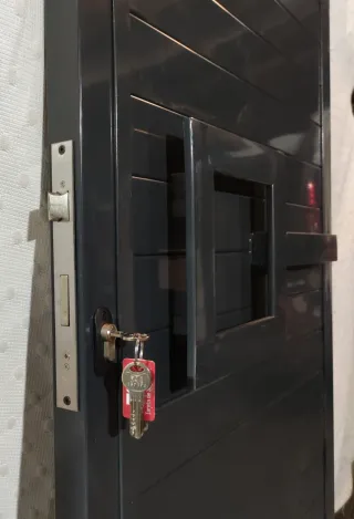 Puerta de acero acorazada
