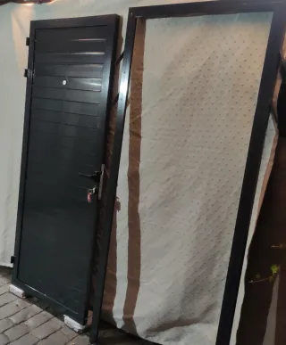 Puerta de acero acorazada