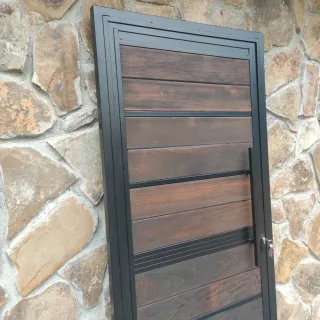 Puerta de acero acorazada